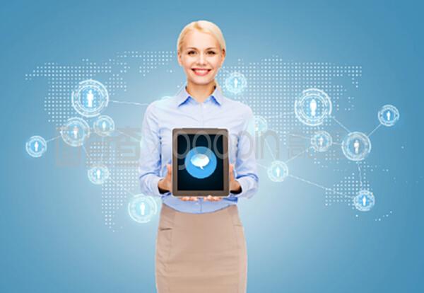 数据驱动未来 女商人的微笑与信息泡沫中的商业革命